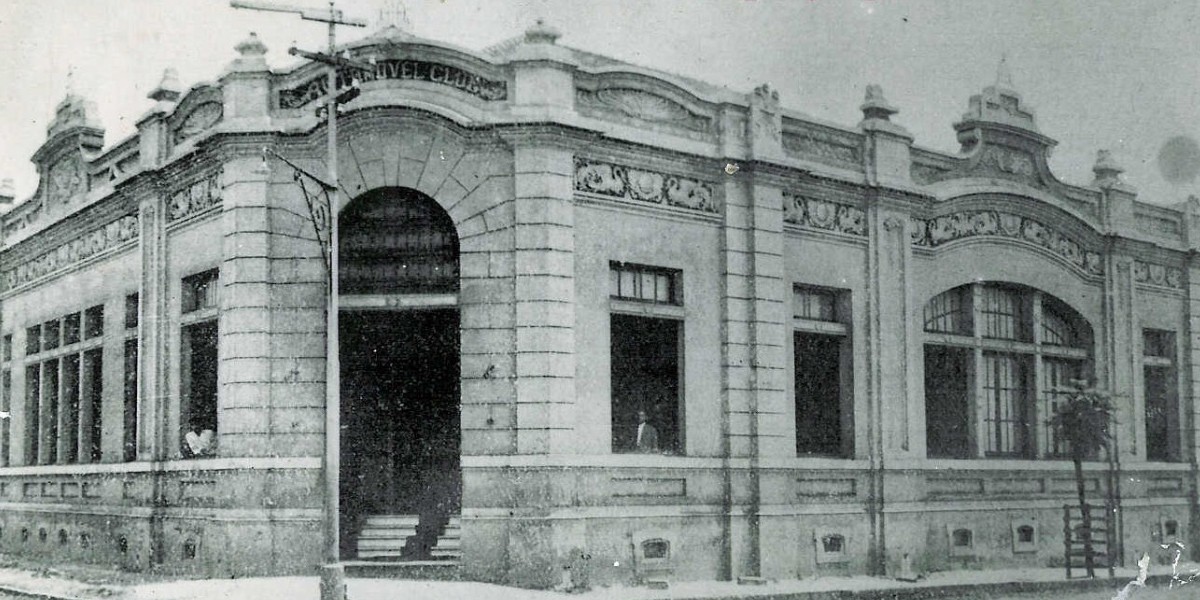 O Rio Preto Automóvel Clube foi fundado em 13 de maio de 1920. Com 103 anos de existência é o mais antigo da região.